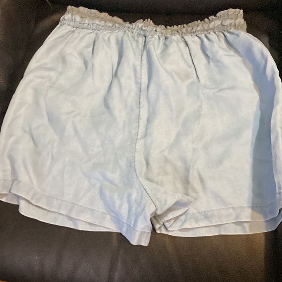 Japna light blue woman’s size, medium stretchy shorts with tie and pockets - Picture 2 of 3